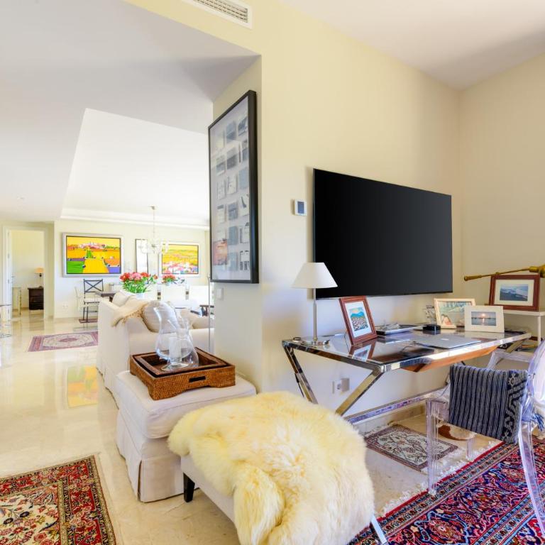 Elviria Hills Penthouse - Idyllic Golf & Sea View Oasis in Marbella - Apartamento de 3 dormitorios con vistas al mar - 11