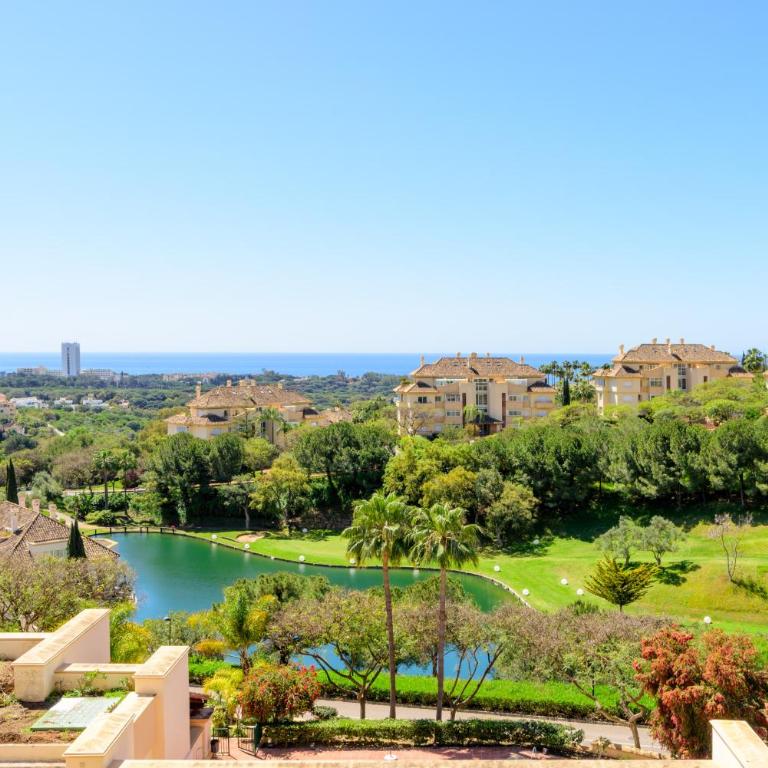 Elviria Hills Penthouse - Idyllic Golf & Sea View Oasis in Marbella - Apartamento de 3 dormitorios con vistas al mar - 3