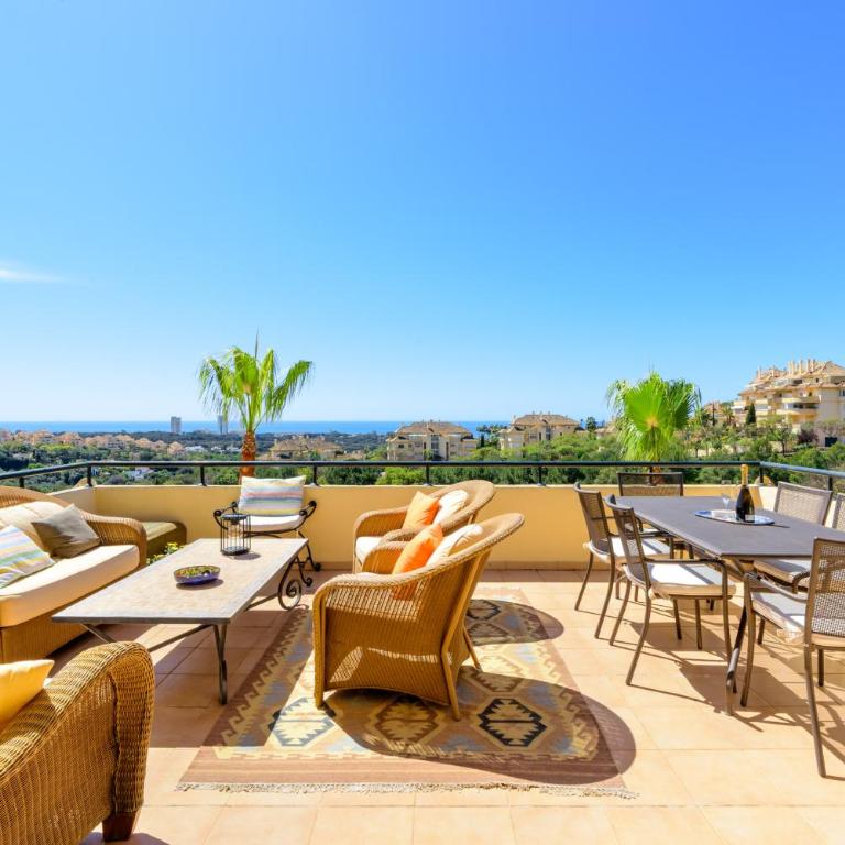 Elviria Hills Penthouse - Idyllic Golf & Sea View Oasis in Marbella - Apartamento de 3 dormitorios con vistas al mar - 26