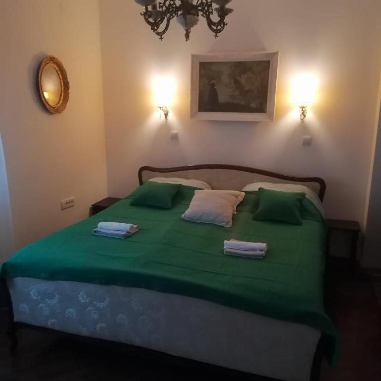 Hyde park apartments - Three-Bedroom Apartment - 6