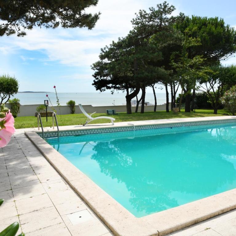 Villa avec piscine chauffée et magnifique vue mer - Villa - 38