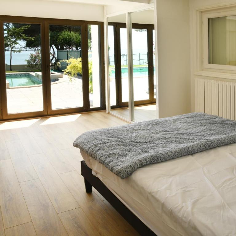 Villa avec piscine chauffée et magnifique vue mer - Villa - 11