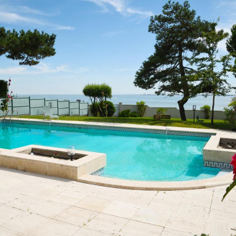 Villa avec piscine chauffée et magnifique vue mer - Villa - 25