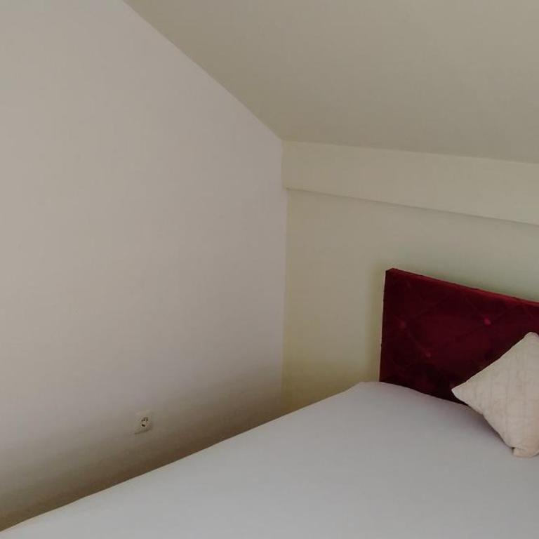 Private 4 Person House Private Garden Free Parking,3 Min Drive to Baščaršija, Old Town Sarajevo - Two-Bedroom Apartment - 21