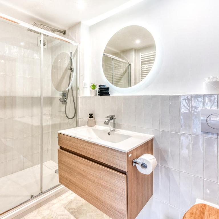 Appartement de Luxe avec Jacuzzi, Vue Montagne et Jardin - Maisonette - 17