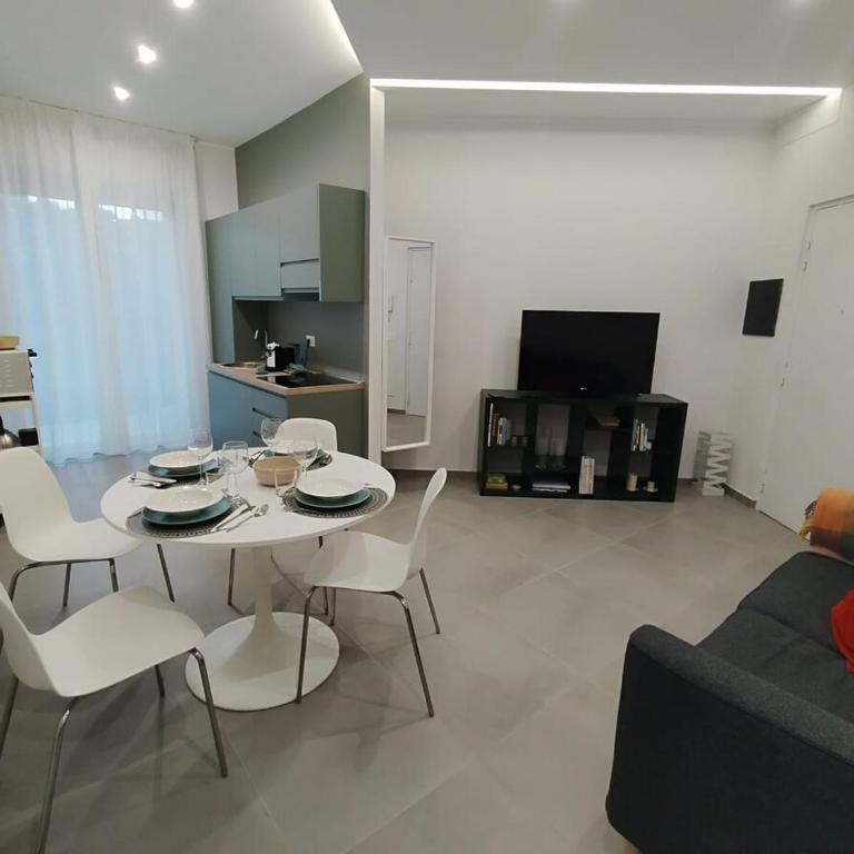 Naples Apartment - Nicolini 39 - Two-Bedroom Apartment with Balcony - 1