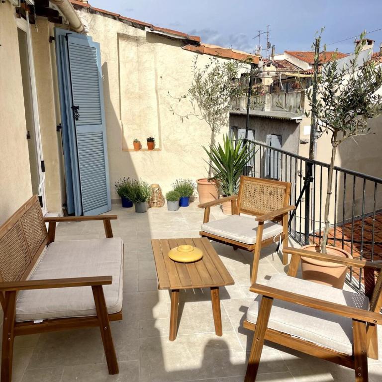 Les Appartements de la rue Vial - Two-Bedroom Apartment with Terrace - 8
