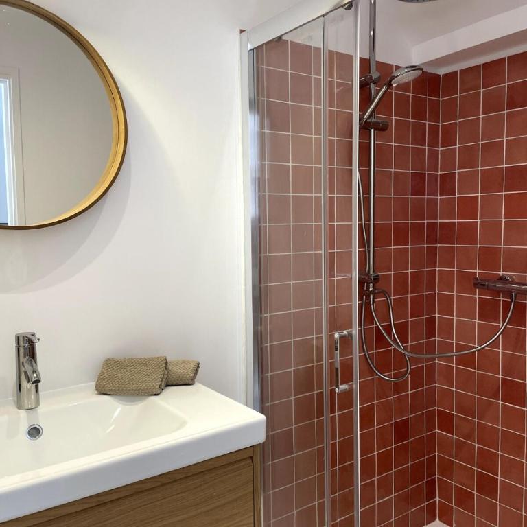 Les Appartements de la rue Vial - Two-Bedroom Apartment with Terrace - 7
