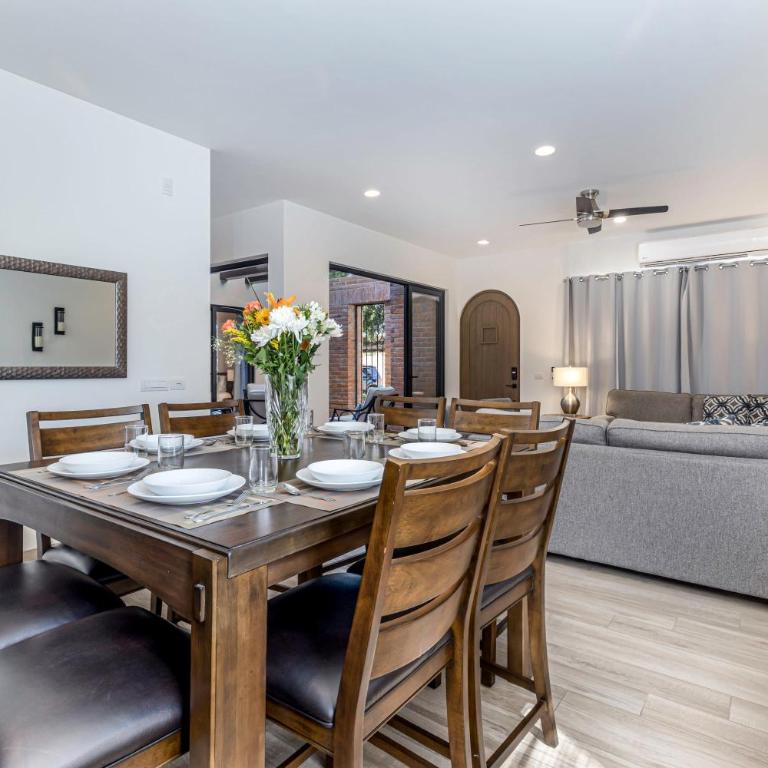 Deluxe Ground Floor 3 BR Sleeps 8 with Resort Amenities - Apartamento - 5