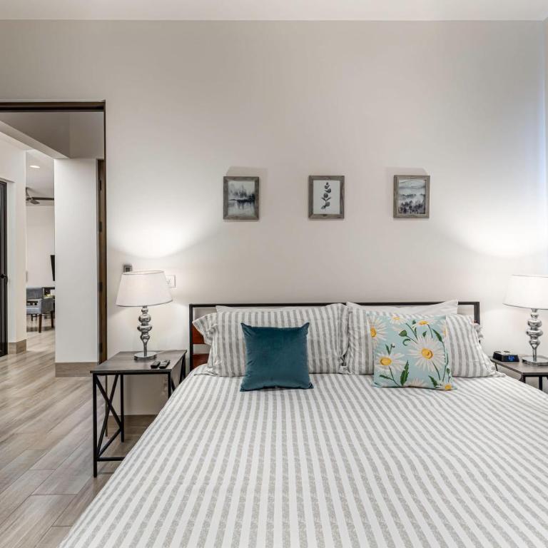 Deluxe Ground Floor 3 BR Sleeps 8 with Resort Amenities - Apartamento - 13