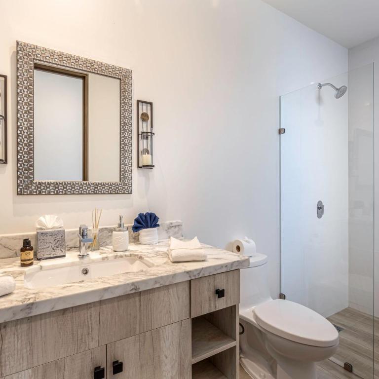 Deluxe Ground Floor 3 BR Sleeps 8 with Resort Amenities - Apartamento - 17