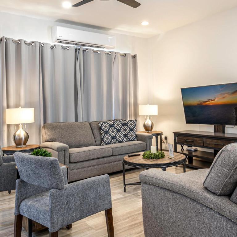 Deluxe Ground Floor 3 BR Sleeps 8 with Resort Amenities - Apartamento - 22