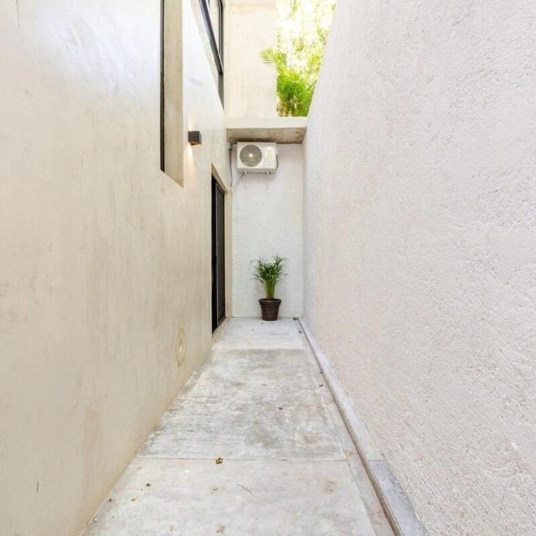 Magnificent Villa one block from Playacar beach - One-Bedroom Apartment - 10