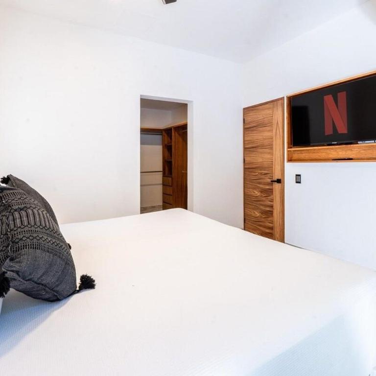 Magnificent Villa one block from Playacar beach - One-Bedroom Apartment - 55