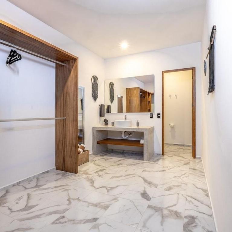 Magnificent Villa one block from Playacar beach - One-Bedroom Apartment - 75