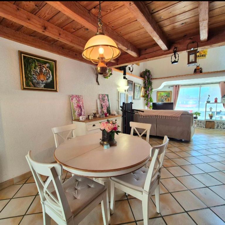 La Bergerie, maison T3 avec Piscine - Two-Bedroom House - 11