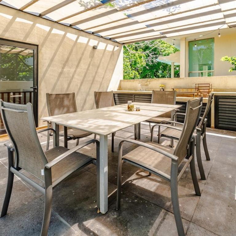 Stunning modern villa with pool and beach access - Apartamento de 1 dormitorio - 24