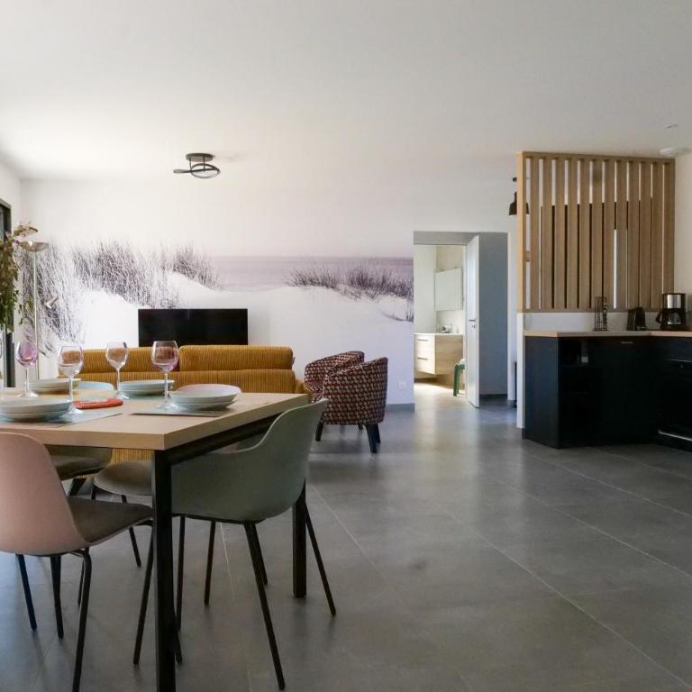 Villa des Hérondais avec piscine - idéal familles - 8 personnes - Vacation Home - 4