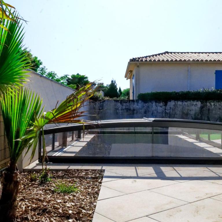Villa des Hérondais avec piscine - idéal familles - 8 personnes - Vacation Home - 8