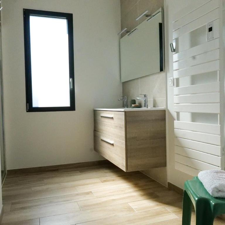 Villa des Hérondais avec piscine - idéal familles - 8 personnes - Vacation Home - 32