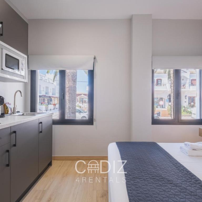 CORAL ZAHARA Suites by Cadiz4Rentals - Estudio Doble - 1
