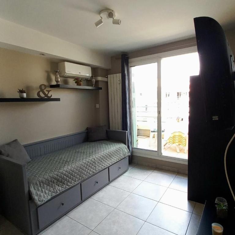 Charming Studio with Terrace in Nice - One-Bedroom Apartment with Terrace - 2