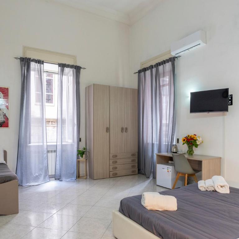 Napoli centro, DM suites - Camera Matrimoniale con Bagno Privato Esterno - 30