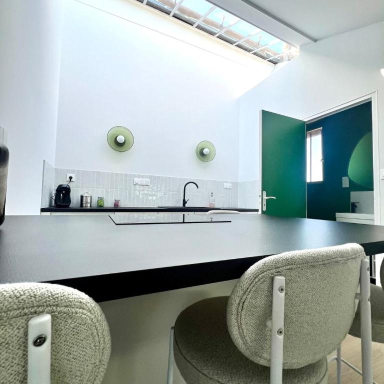 T2 sous les toits, entre gare et centre-ville, Grands buffets - Appartement 1 Chambre - 7