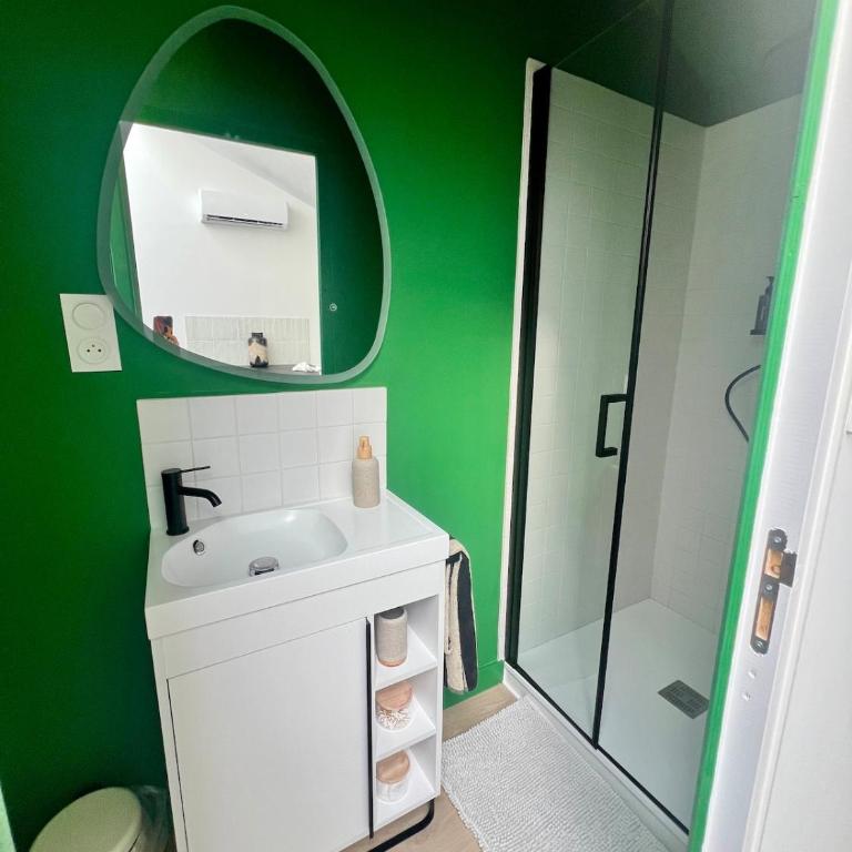 T2 sous les toits, entre gare et centre-ville, Grands buffets - Appartement 1 Chambre - 11