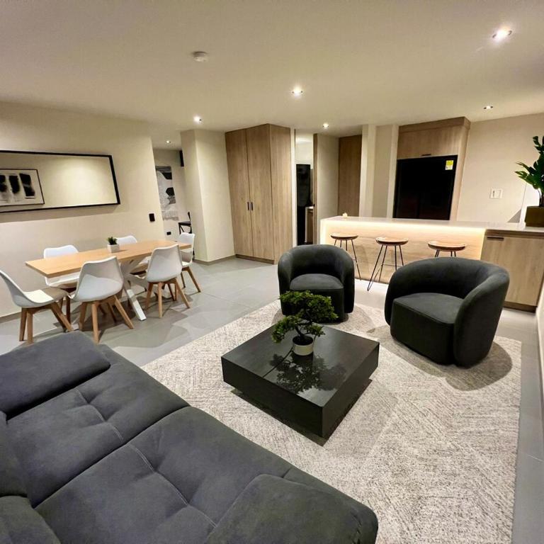 Designed 3-Bedroom Apartment & Office with 800 Wi-Fi, New Samsung Appliances - Three-Bedroom Apartment - 10