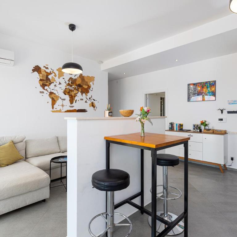 Modern Top Floor Sea View 3BR with Pools, Spa & Fitness - Apartment with Sea View - 61
