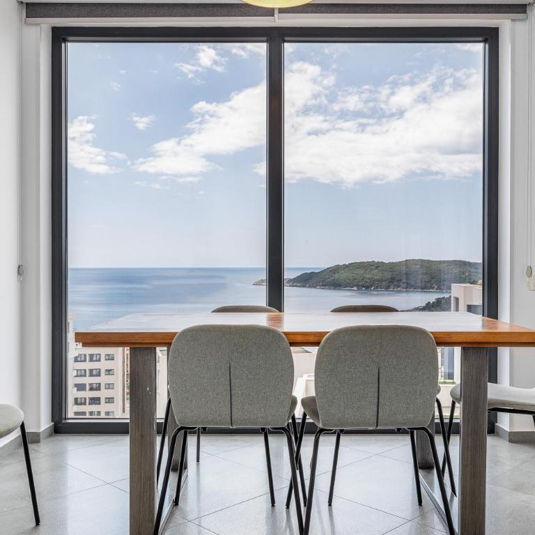 Modern Top Floor Sea View 3BR with Pools, Spa & Fitness - Apartment with Sea View - 1