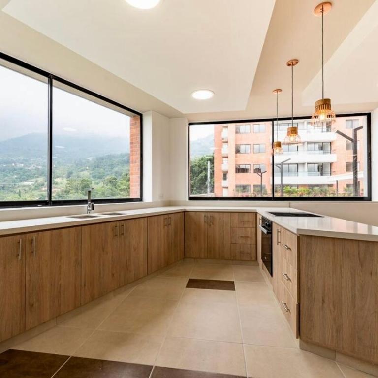 Designed 3-Bedroom Apartment & Office with 800 Wi-Fi, New Samsung Appliances - Three-Bedroom Apartment - 33