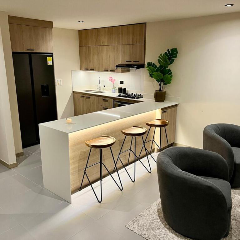 Designed 3-Bedroom Apartment & Office with 800 Wi-Fi, New Samsung Appliances - Three-Bedroom Apartment - 36