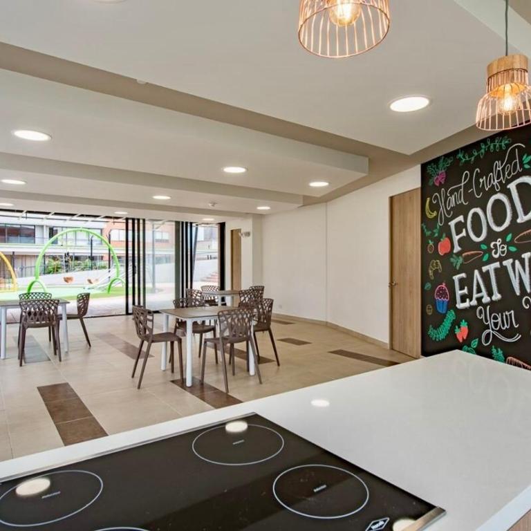 Designed 3-Bedroom Apartment & Office with 800 Wi-Fi, New Samsung Appliances - Three-Bedroom Apartment - 37