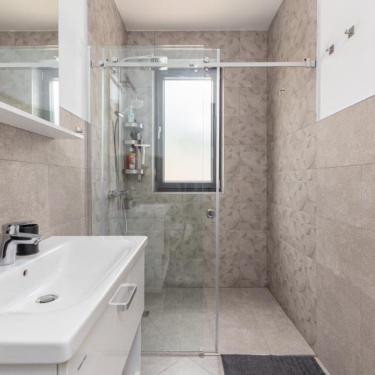 Modern Top Floor Sea View 3BR with Pools, Spa & Fitness - Apartment with Sea View - 10