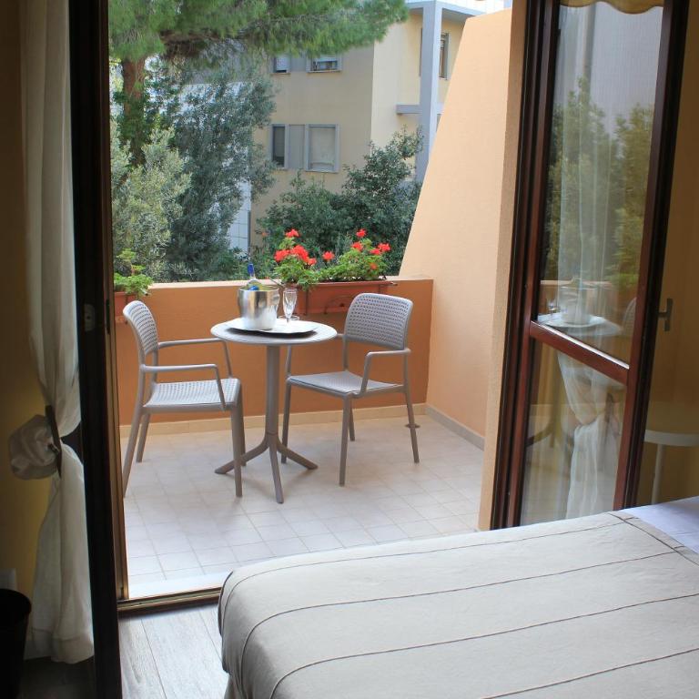 La Tuia e il Tasso - Double Room with Balcony and Garden View - 7