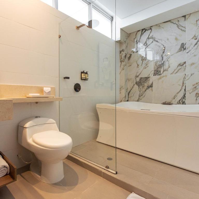 Hotel Zi One Luxury - Habitación con cama extragrande y bañera de hidromasaje - 2