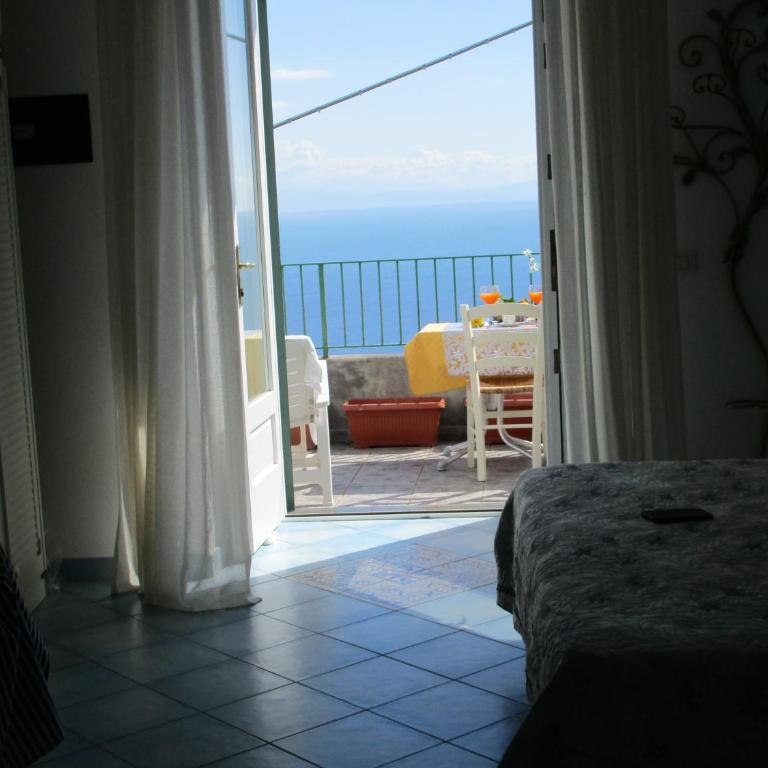 Residenza Gennaro - Camera Tripla con Terrazza e Vista Mare - 4