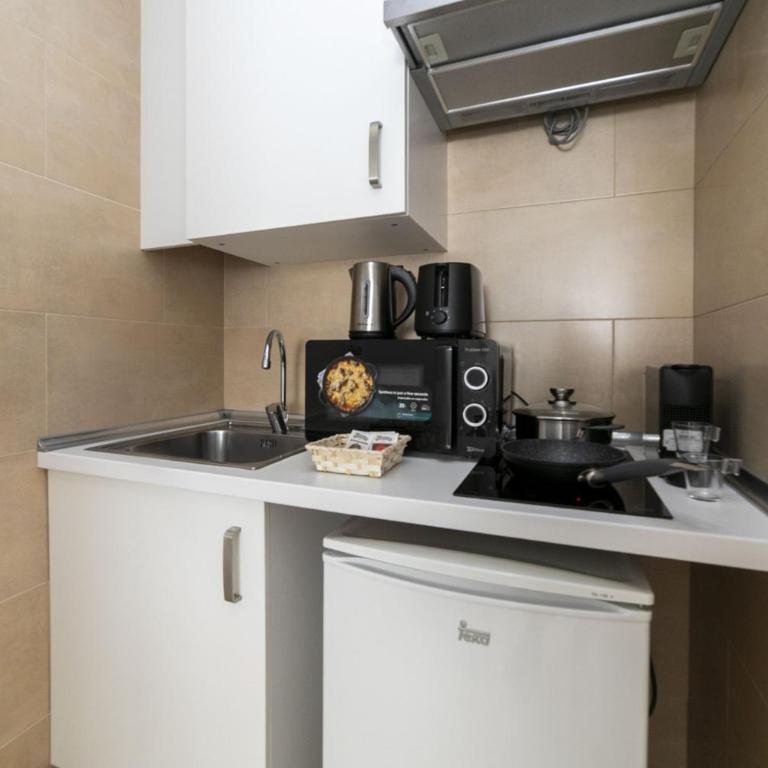 Classy I - Ferga Suites - Deluxe King Studio - 6