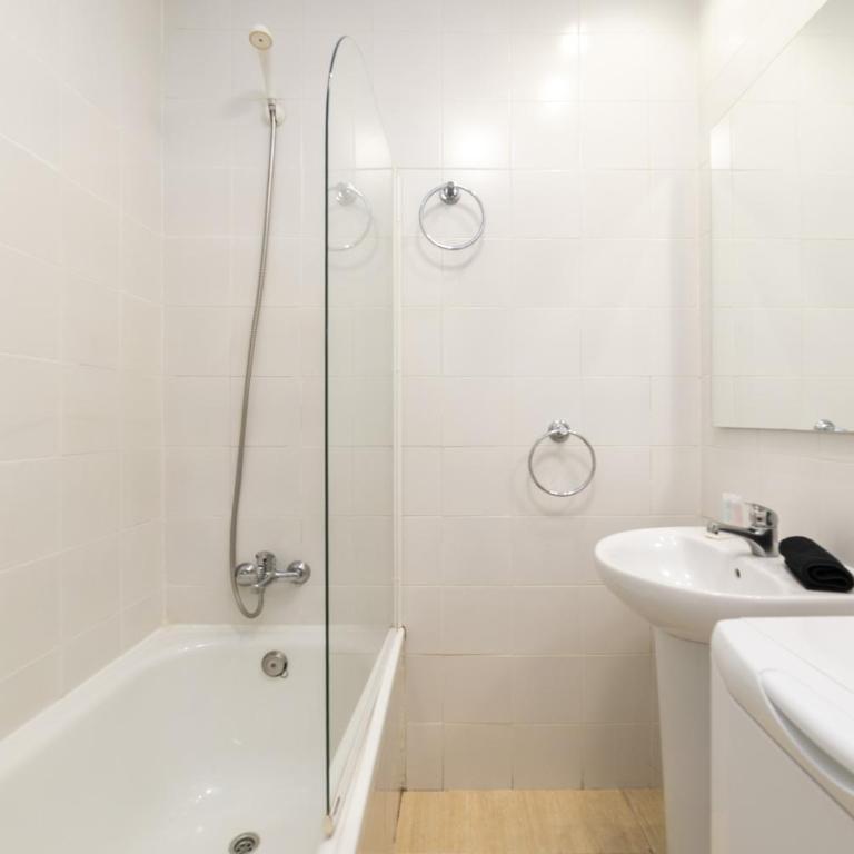 Classy I - Ferga Suites - Deluxe King Studio - 9