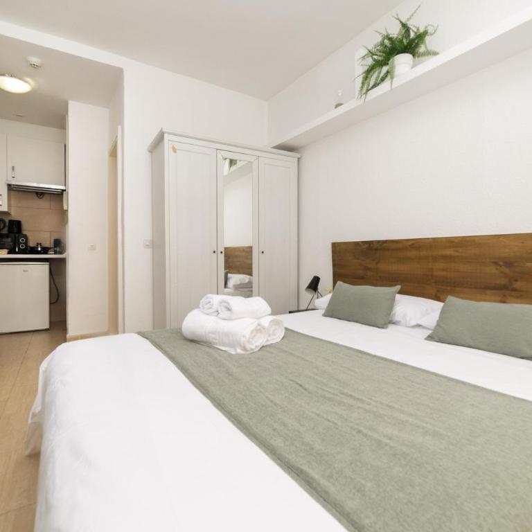 Classy I - Ferga Suites - Deluxe King Studio - 13