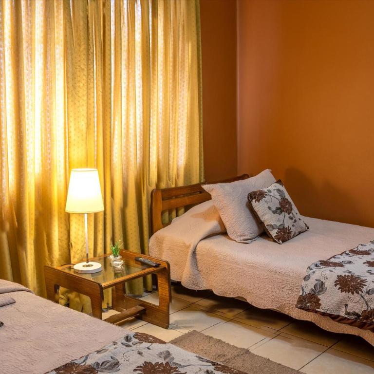 Hotel Empresarial - Habitación Doble con baño privado - 2 camas - 5