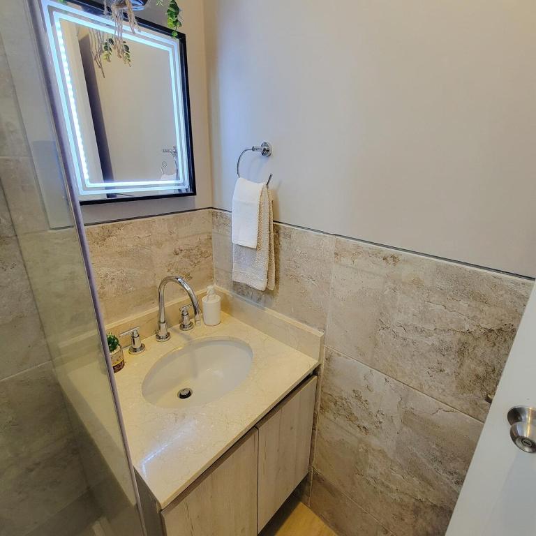View, exit to Playa Morros tres Cartagena - One-Bedroom Apartment with Balcony and Sea View - 13