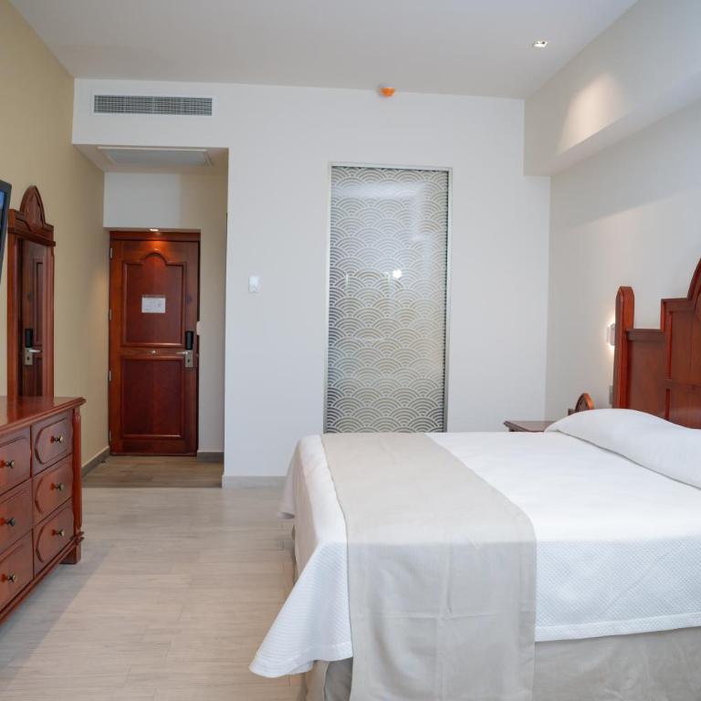 Vallarta Live Hotel - Deluxe Room - 1