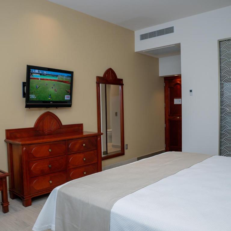 Vallarta Live Hotel - Deluxe Room - 12