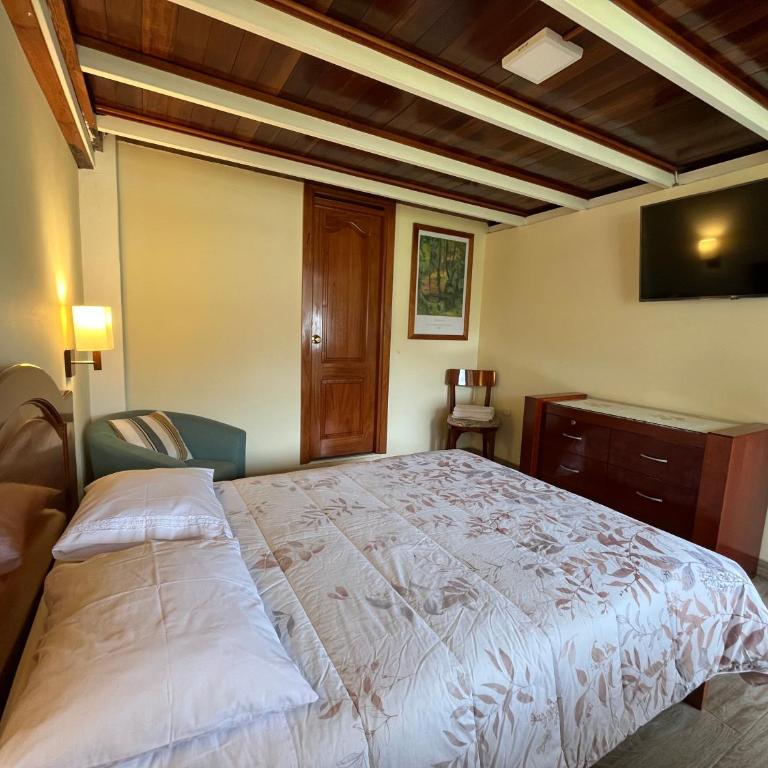 Casa Oxapampa - Habitación Doble con vistas a la montaña - 3