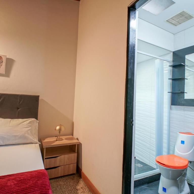 CoLiving Laureles Habitaciones con Baño Privado - Budget Double Room - 10