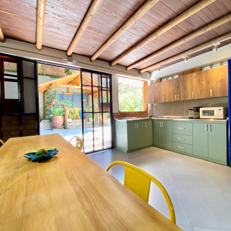 CoLiving Laureles Habitaciones con Baño Privado - Double Room with Private Bathroom - 12