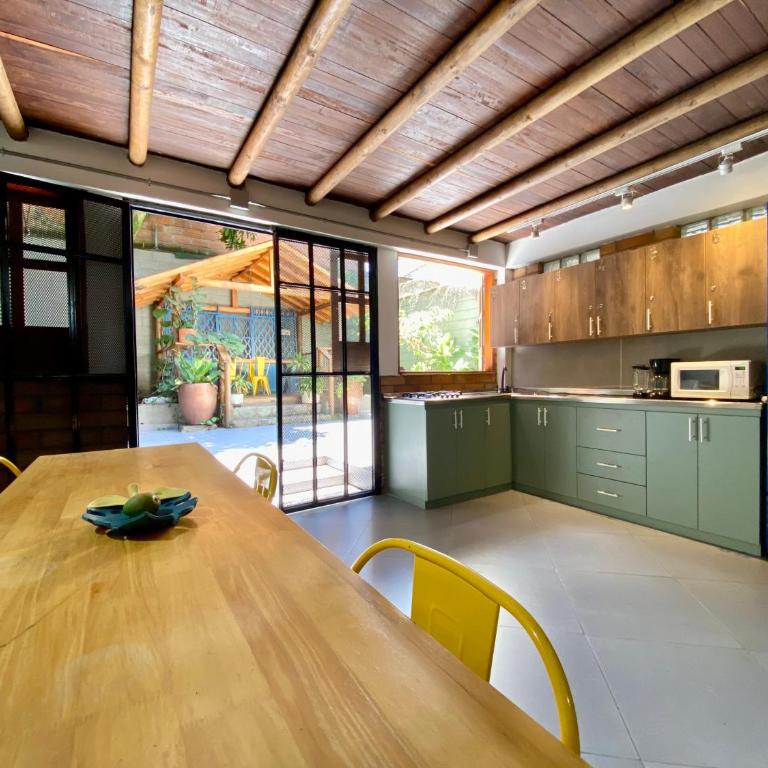 CoLiving Laureles Habitaciones con Baño Privado - Double Room with Private Bathroom - 11